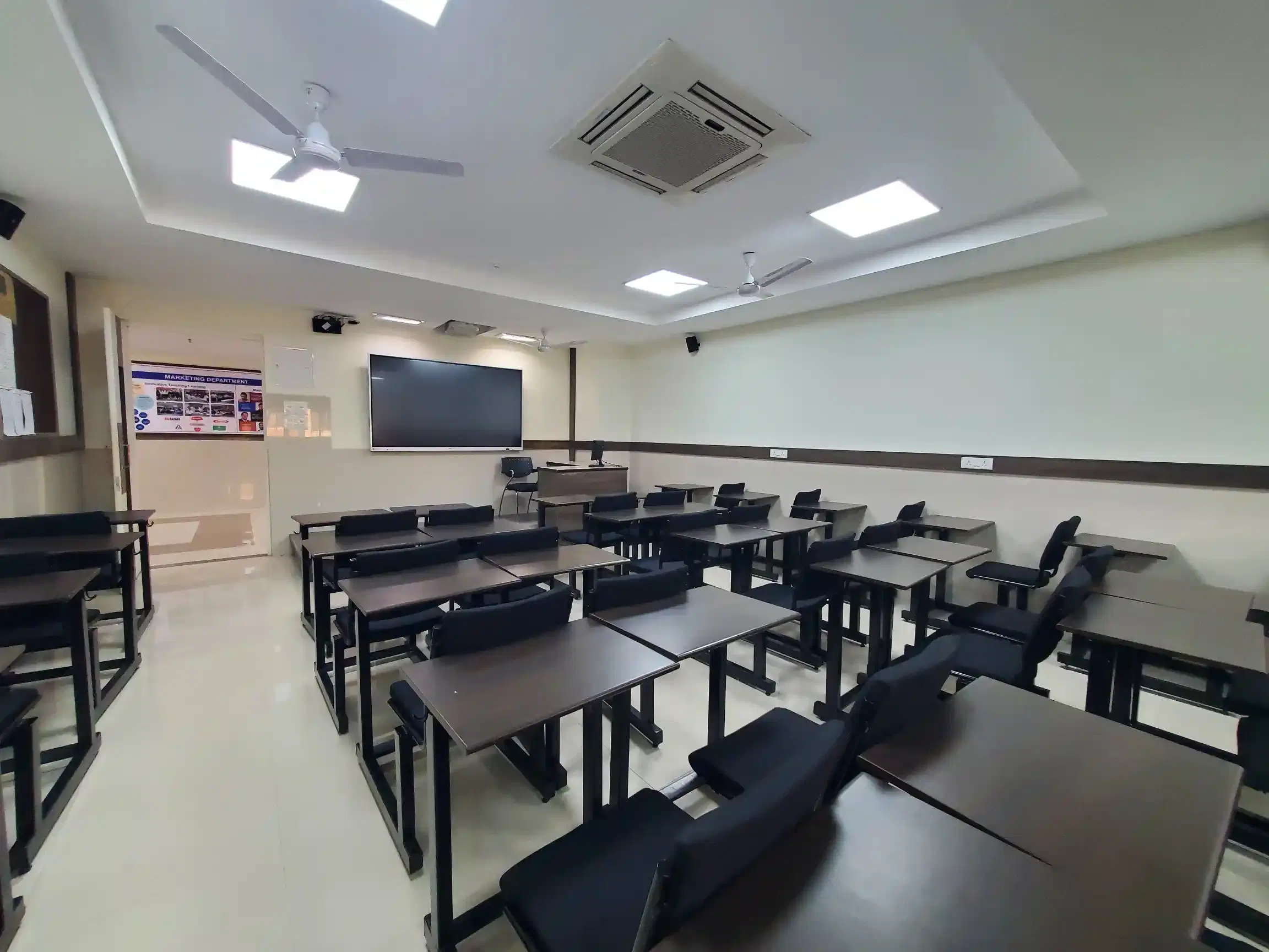 Thakur Global Business School Mumbai Class Room photo 4